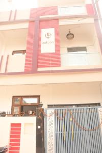 a building with a sign on the side of it at Privyrooms Taramandal in Gorakhpur