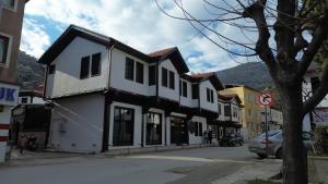 a black and white building on the side of a street at Gülce Köşk Otel & Restaurant in Amasya