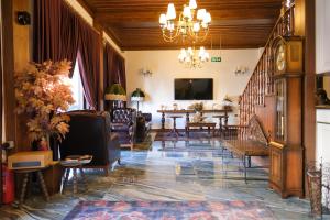a living room filled with furniture and a chandelier at Gülce Köşk Otel & Restaurant in Amasya