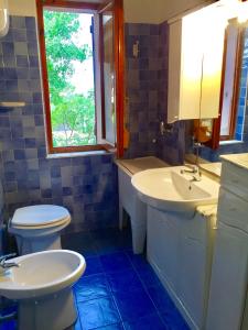 Ένα μπάνιο στο Appartamenti In Villa La Marinedda