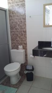 a bathroom with a toilet and a sink at Pousada Vó Santina in Protásio Alves