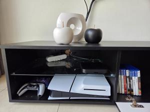 a black shelf with a printer and a vase at Lumina Suite Seaview & Garage in Middelkerke