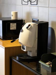 a coffee machine sitting on top of a counter at Casa e Puteca in Torre del Greco