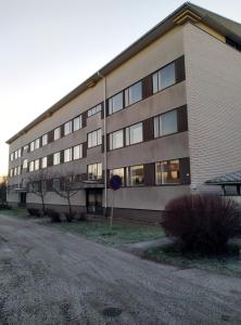a large brick building with a lot of windows at Lägenhet Sandåsvägen in Mariehamn