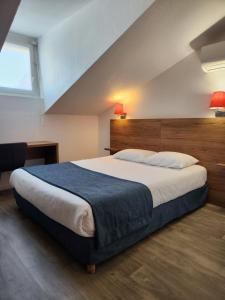 a bedroom with a large bed in a room at Hôtel Alizé in Cannes