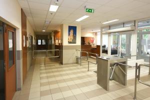 a hallway of a building with a waiting room at Study K & M Hotel in Debrecen