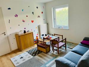 a living room with a couch and a table at Auszeit im Grünen, ideal für Ausflüge ins Legoland, Allgäu oder Skylinepark in Waltenhausen