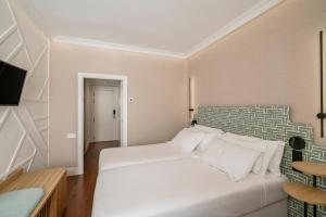 a small room with a bed and a tv at Vincci Soma in Madrid