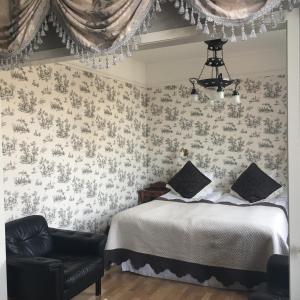 Postel nebo postele na pokoji v ubytování Hotell Läckö