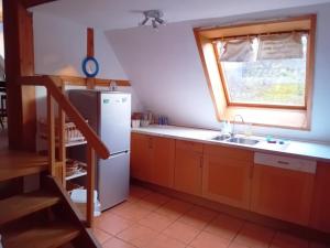a kitchen with a white refrigerator and a window at Gemütliche Ferienwohnung in Ranstadt in Ranstadt +9 photos