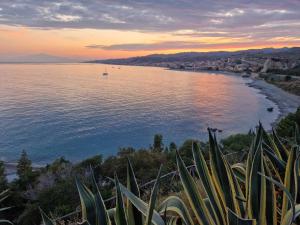 a view of a beach at sunset at Brezza Marina in Bova Marina