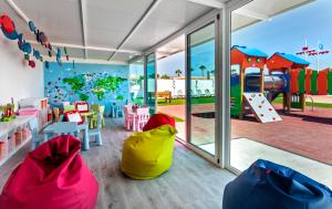 Ein Sitzbereich in der Unterkunft Barceló Corralejo Sands