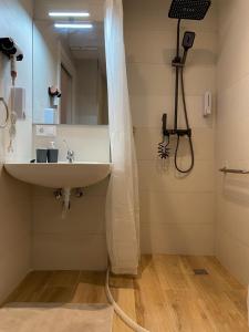 a bathroom with a sink and a shower at Thor Hostal Boutique in Alicante