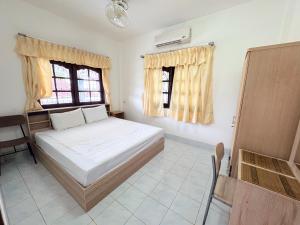 a bedroom with a bed and a window at Vacation Home Tambon Karon in Karon Beach