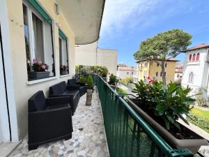 a balcony with chairs and plants on a building at Ca Nart in Venice-Lido