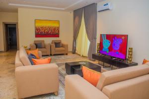 a living room with couches and a flat screen tv at House 24 Jahi in Kadobunkuro