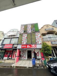 a building with plants on the side of it at Sentul Inn in Citaringgul 1
