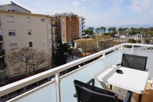 a balcony with a white table and chairs and a view at Hotel Ram Rooms Tahiti in Salou
