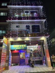 a store front of a hotel at night at Guest inn bharat mart in Haldwāni