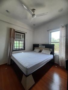 a bedroom with a large bed in a room at Hotel Aditya Bikaner in Deshnoke