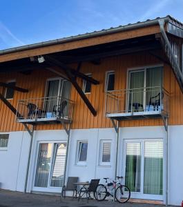 a bike parked in front of a building at Ferienhof Schäfer in Oberderdingen