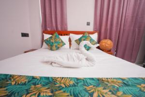 a bed with a swan made out of towels at Veedu and Co Greens in Cochin +56 photos