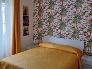 a bedroom with a bed with a floral wallpaper at Villa La Lanterna in Pietra Ligure