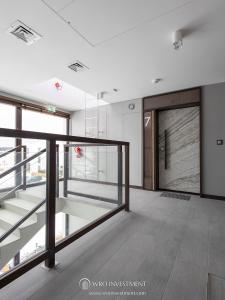 a room with a glass door and a balcony at Apartament Studio Sol Marina in Wiślinka