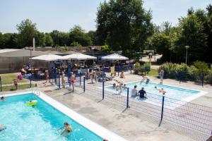 Piscina de la sau aproape de Camping de Watertoren