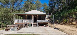 a house with a porch on a dirt road at Himmel Haus in Laguna
