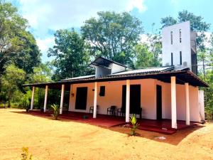 a house in the middle of a field at Thew Guest Wilpattu in Nekattegama