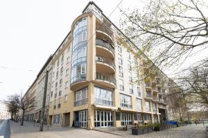 a large building on the corner of a street at Midi Inn Parkhotel Mitte in Berlin
