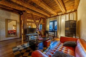 a living room with a couch and a table at Le B. Suites, Chambres & Restaurant in Riquewihr