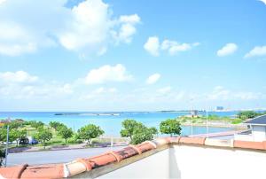 a view of the ocean from the roof of a building at 南国リゾートBari Okinawa in Itoman