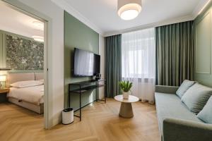 a hotel room with a bed and a couch at Hotel w Dobieszkowie in Stryków