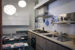 a kitchen with a sink and a stove at Antonia's Home - casa per le vacanze con giardino e veranda attrezzati in San Domino
