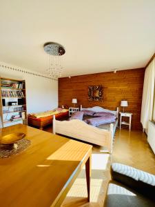 a bedroom with a bed and a living room at Einzigartige Ferienwohnungen mit 3 und 2 Schlafzimmern in Ober-Lembach +68 photos