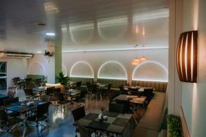 an empty dining room with tables and chairs at Dallas Hotel in Palotina
