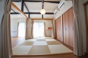 a hallway with a checkered floor and a window at 皓雲庵 in Miyakonojō