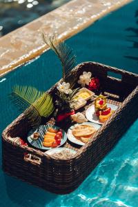 a tray of food in a picnic basket in a swimming pool at Monasterio del Viento in Bahia Maracaibo