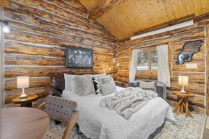 a bedroom with a bed in a log cabin at Pinecrest Cabin- Serene Black Hills Getaway in Rapid City