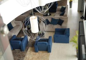 a living room with blue chairs and a couch at Platinum Ostróda in Ostróda