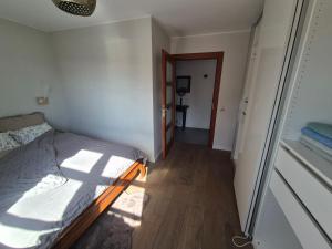 a small bedroom with a bed and a hallway at Chata rybacka w Orłowie / Apartament in Gdynia