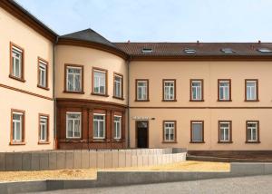 a building with a lot of windows on it at Limehome Kaiserslautern Rummelstr in Kaiserslautern