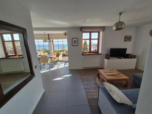 a living room with a blue couch and a table at Chata rybacka w Orłowie / Apartament in Gdynia