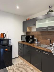 a kitchen with a sink and a microwave at Sulzbach Saar in Sulzbach