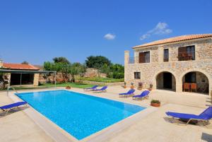 a swimming pool in front of a villa at Villa Georgia in Fílippos