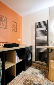 a laundry room with a washing machine in it at Le Saint Regis - Hyper centre. in Le Puy-en-Velay +3 photos