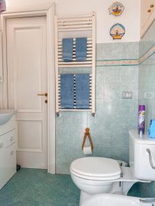 a bathroom with a toilet and a sink at Il Nido sullo Scoglio in Bonassola