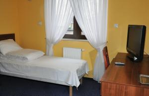 Ένα ή περισσότερα κρεβάτια σε δωμάτιο στο Markiz Łopuszno